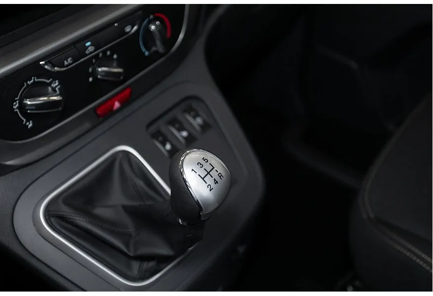 Sollers SF1 1.5 MT (136 л.с.) Серебристый в АВИЛОН. Слайд №5 Sollers SF1 1.5 MT (136 л.с.) Серебристый в АВИЛОН. Слайд №5