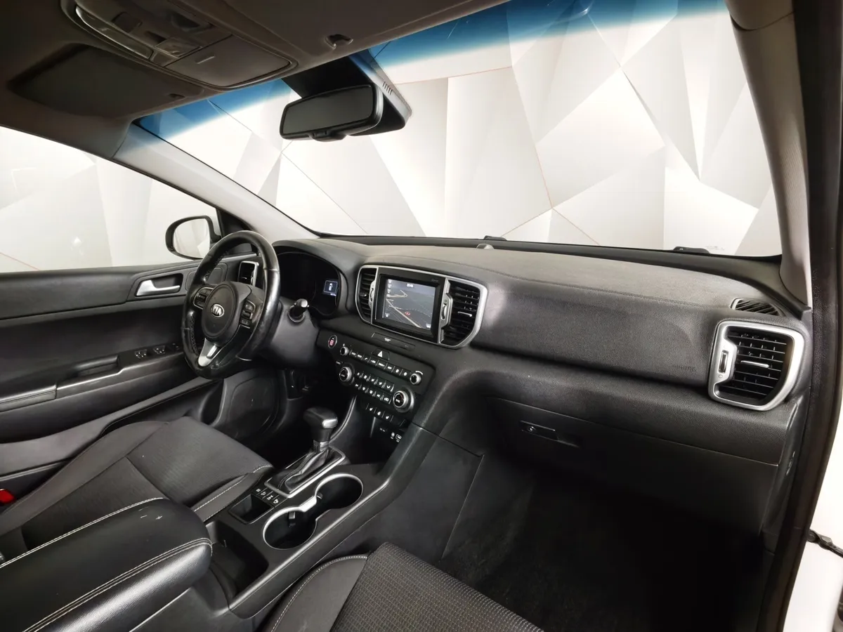 Kia Sportage 2.0 AT 4WD (150 л.с.) Luxe Белый в АВИЛОН. Слайд №12