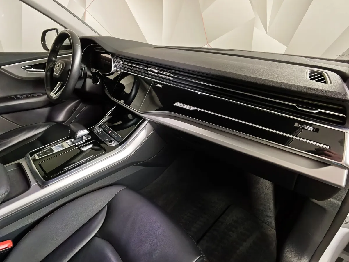 Audi Q8 55 TFSI Tiptronic quattro (340 л.с.) Белый в АВИЛОН. Слайд №13