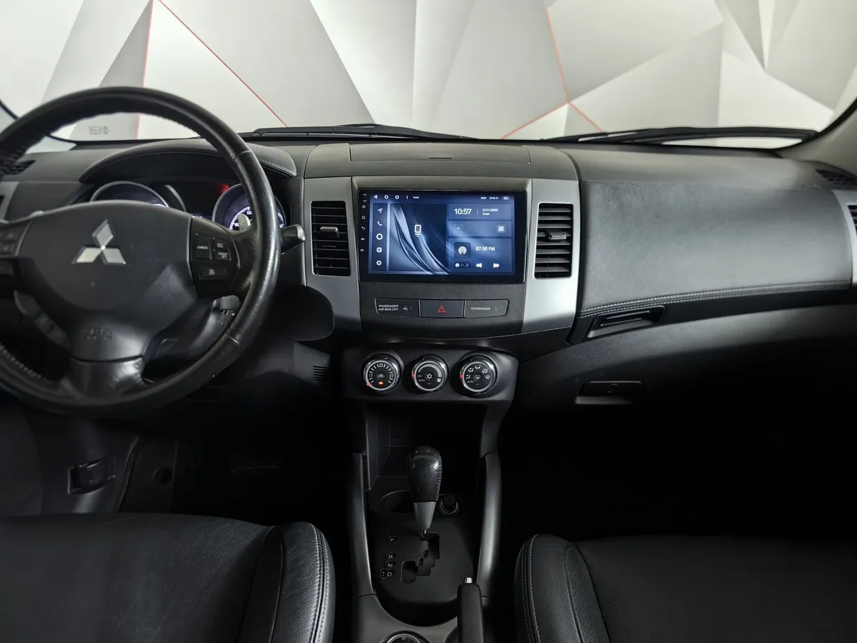 Mitsubishi Outlander 2.4 CVT 4WD (170 л.с.) Серый в АВИЛОН. Слайд №15