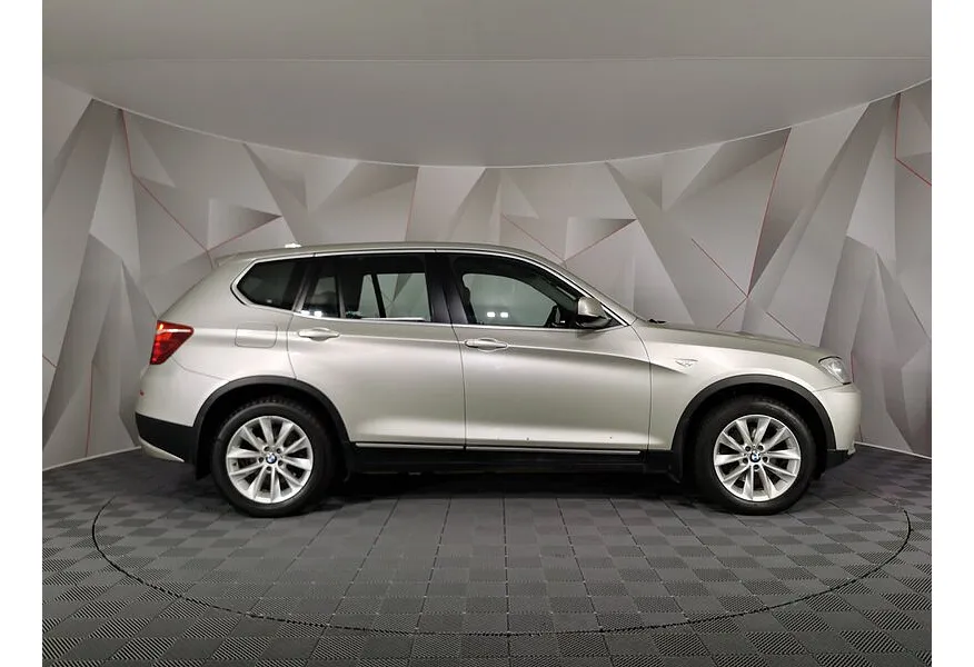 LIVE. Слайд №3