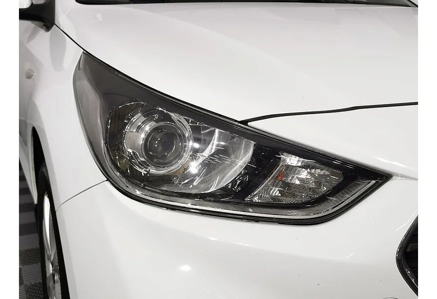 АВИЛОН - Hyundai Solaris 1.6 AT (123 л.с.) Active Plus Белый - slide 17