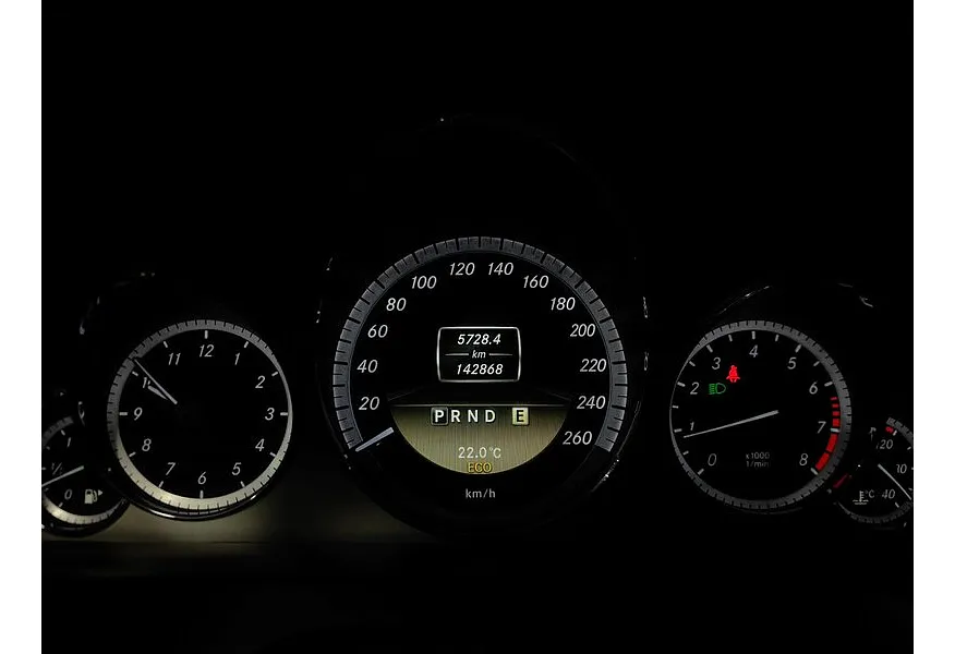 Mercedes-Benz E-Класс E 250 T BlueEfficiency 7G-Tronic Plus (204 л.с.) Серебристый в АВИЛОН. Слайд №18