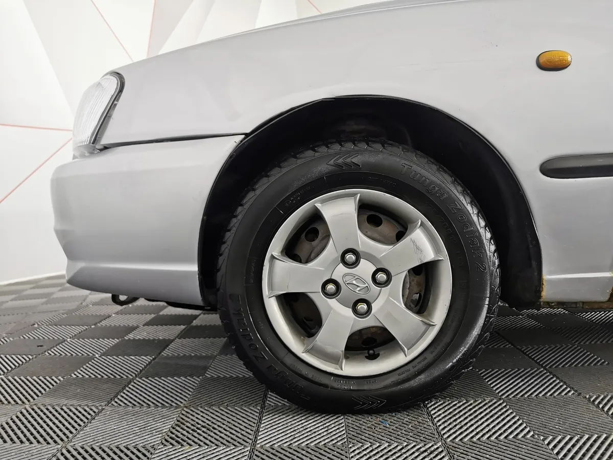 Hyundai Accent 1.5 MT (102 л.с.) Серебристый в АВИЛОН. Слайд №9