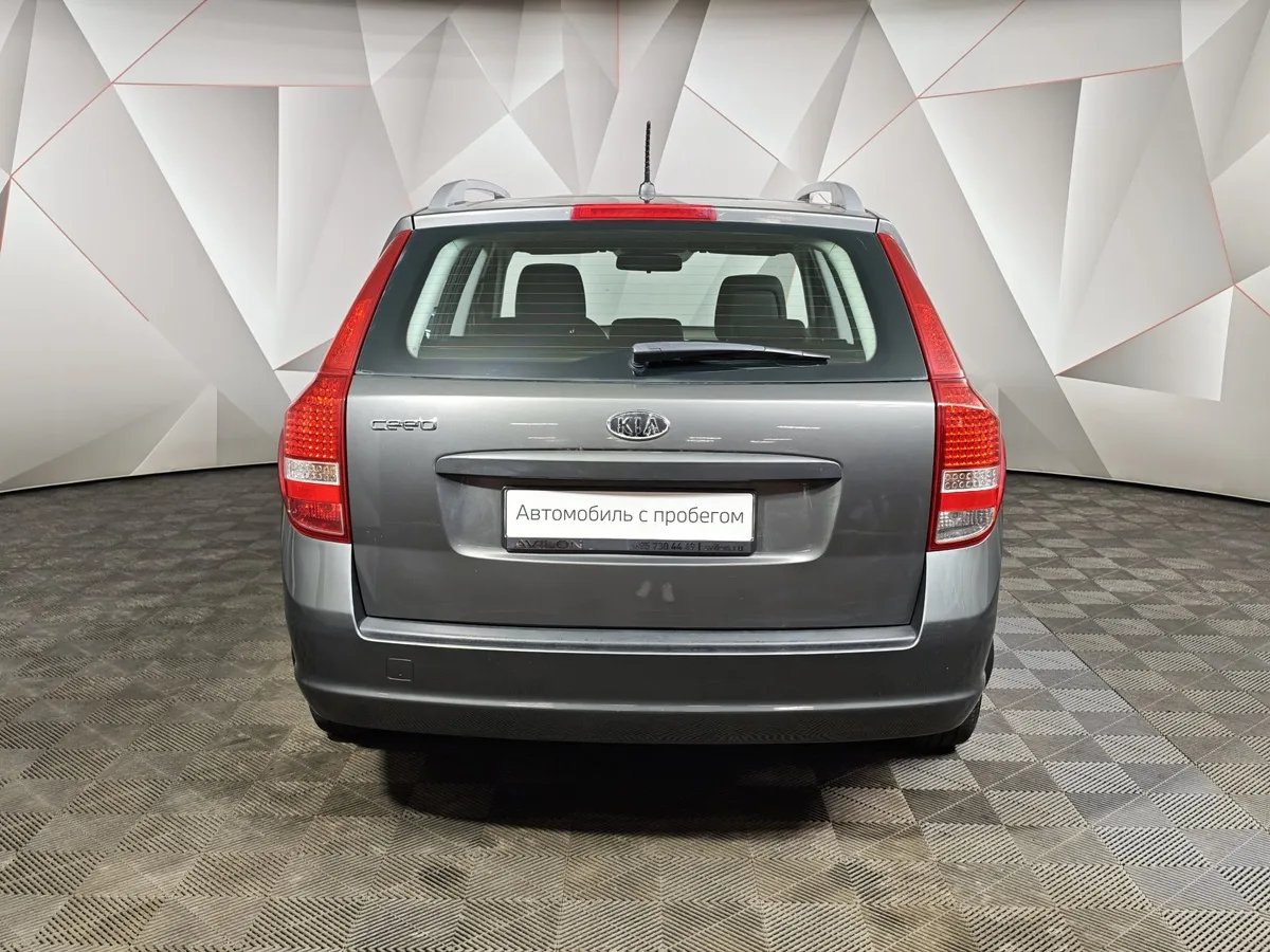 Kia Ceed 1.6 AT (130 л.с.) Серебристый в АВИЛОН. Слайд №8