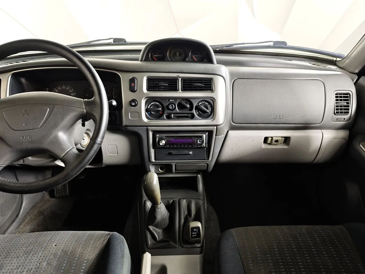 Mitsubishi Pajero Sport 2.5 TD MT 4WD (115 л.с.) Серый в АВИЛОН. Слайд №12