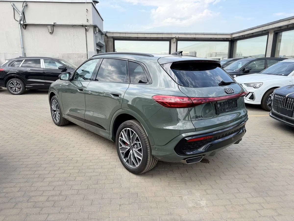 Audi Q5 L 2.0 40 TFSI S tronic quattro (204 л.с.) Зеленый в АВИЛОН. Слайд №5
