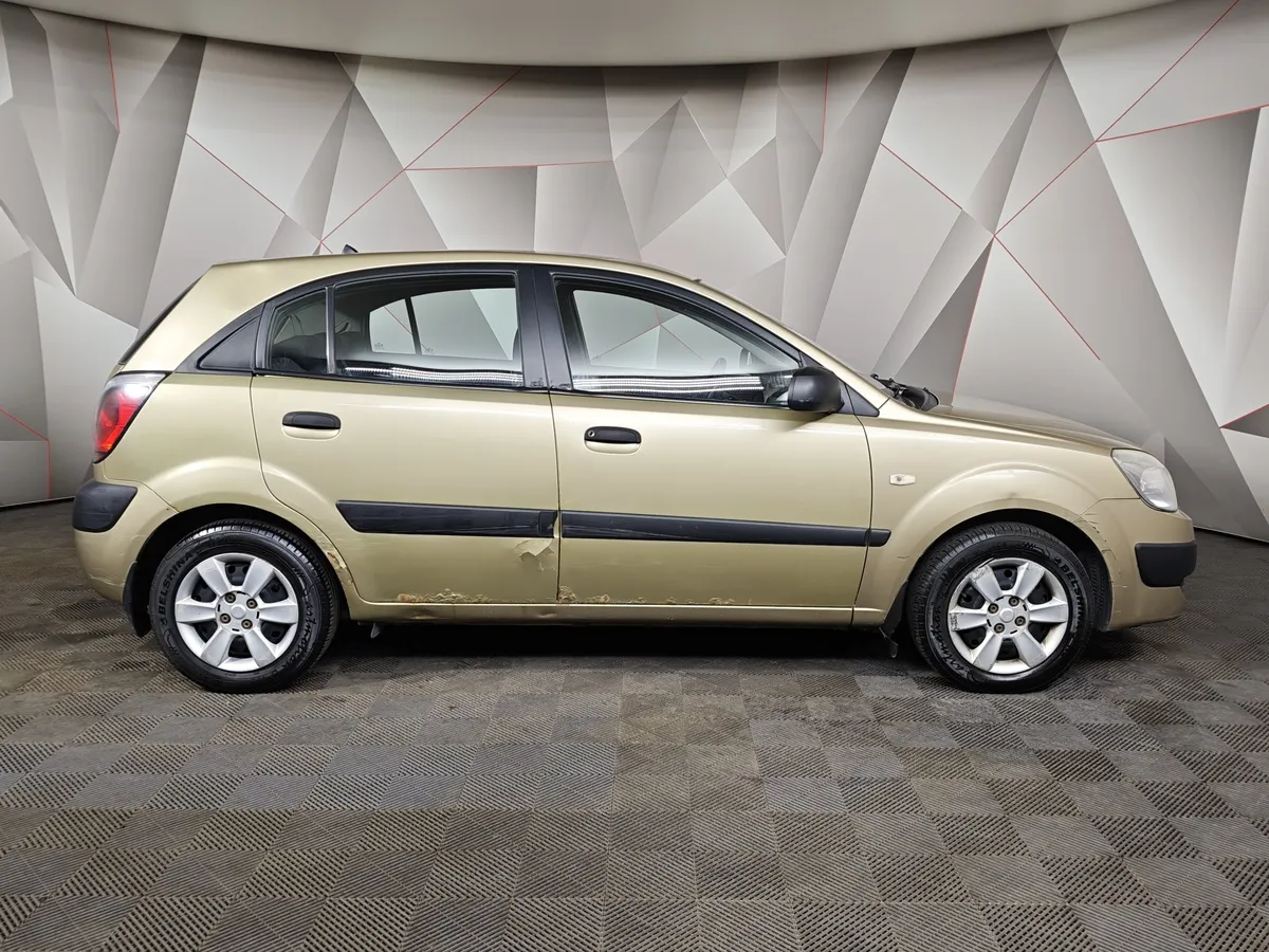 Kia Rio 1.4 MT (97 л.с.) Бежевый в АВИЛОН. Слайд №6