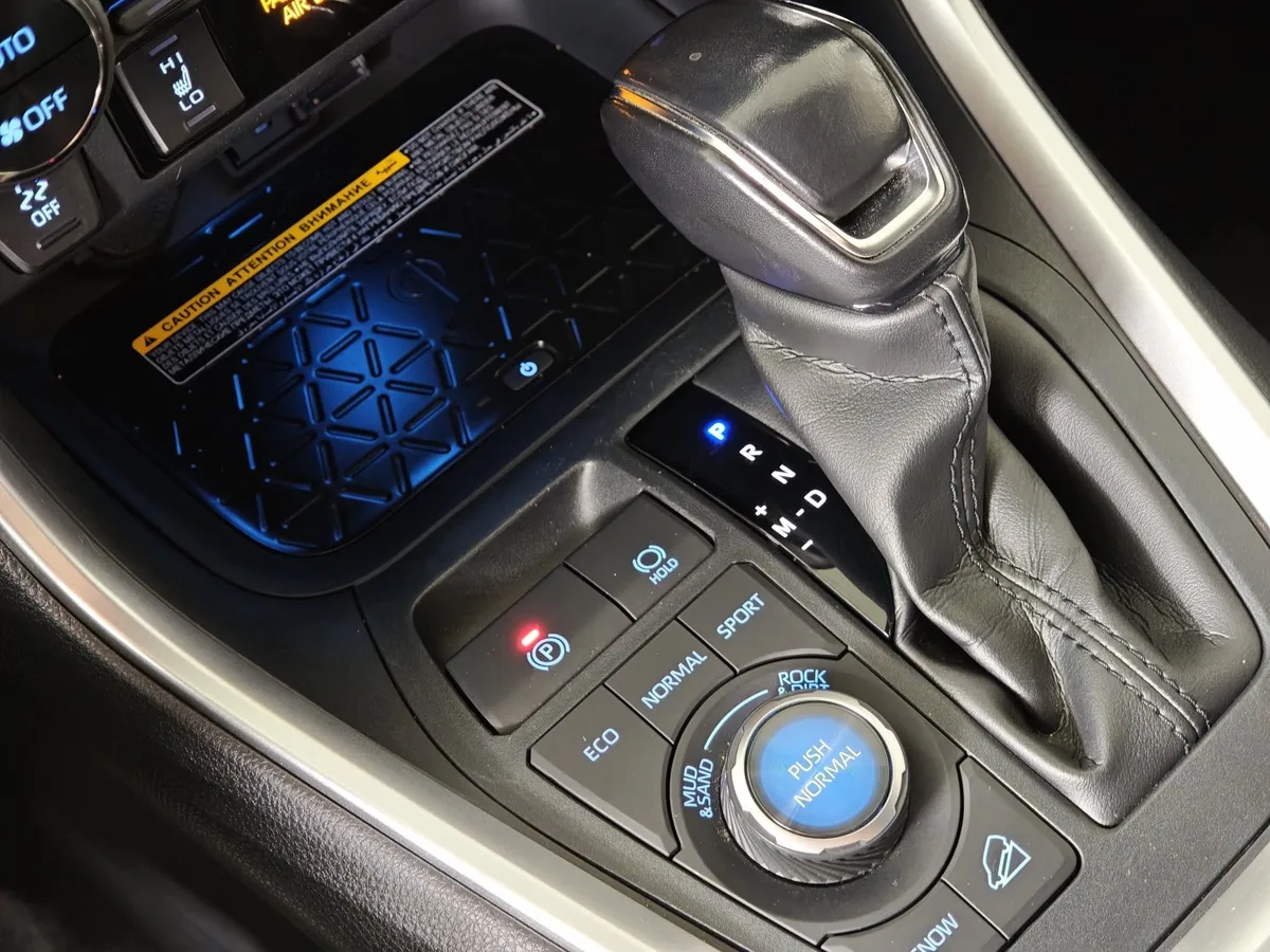 Toyota RAV4 2.0i CVT AWD (149 л.с.) Люкс Черный в АВИЛОН. Слайд №22