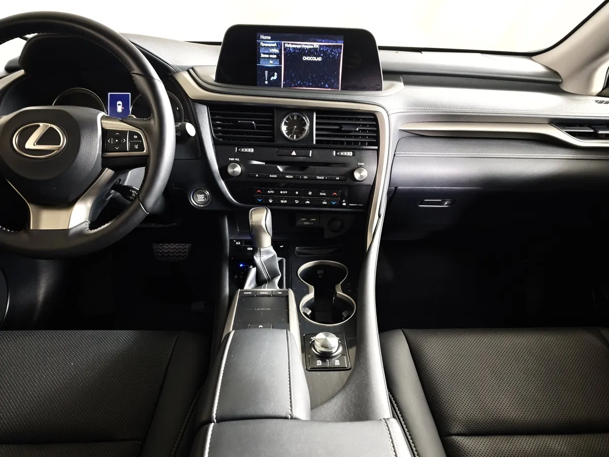 Lexus RX 2.0 AT AWD (238 л.с.) Executive Черный в АВИЛОН. Слайд №15