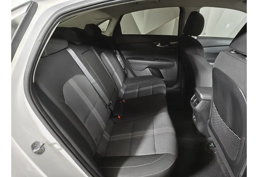 Kia Cerato 2.0 MPI AT (150 л.с.) Luxe Белый в АВИЛОН. Слайд №16