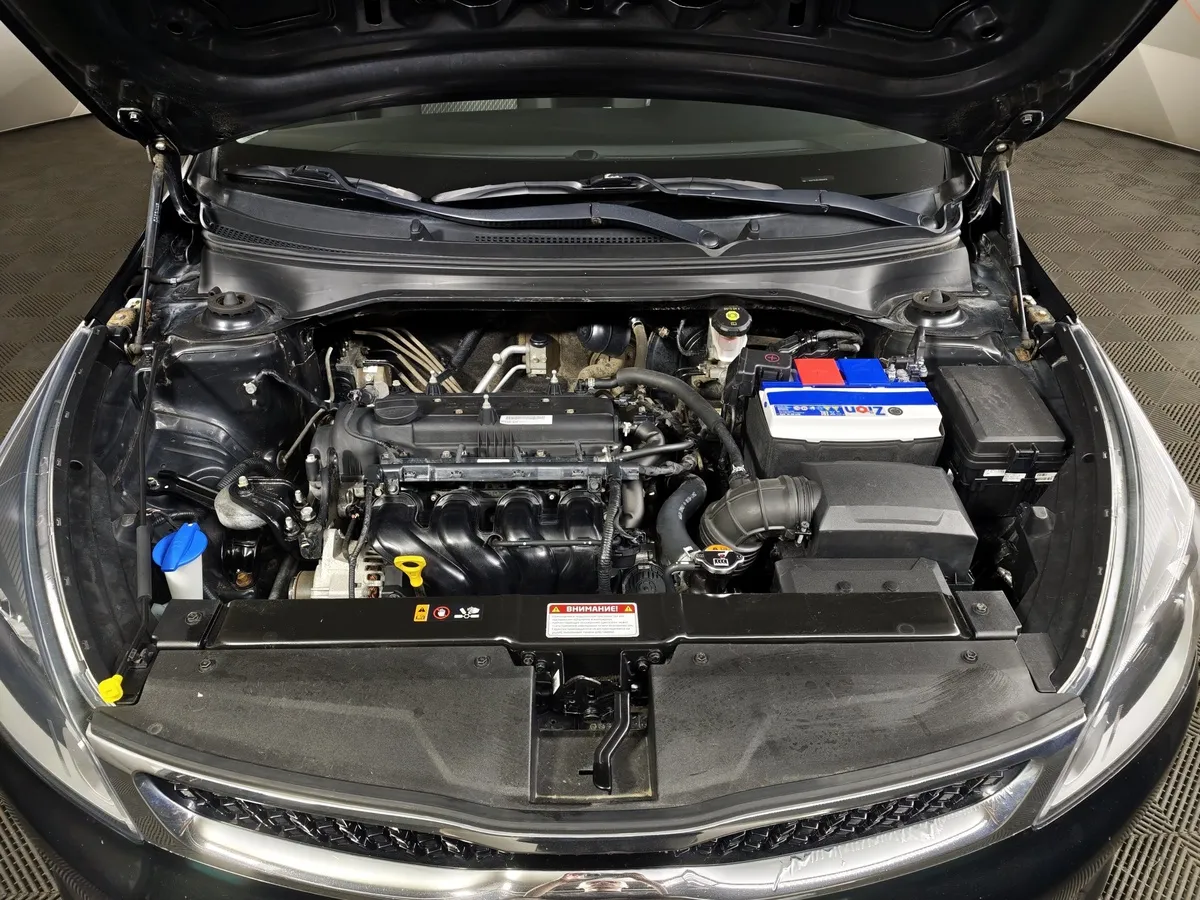 Kia Rio X-Line 1.6 MT (123 л.с.) Черный в АВИЛОН. Слайд №11
