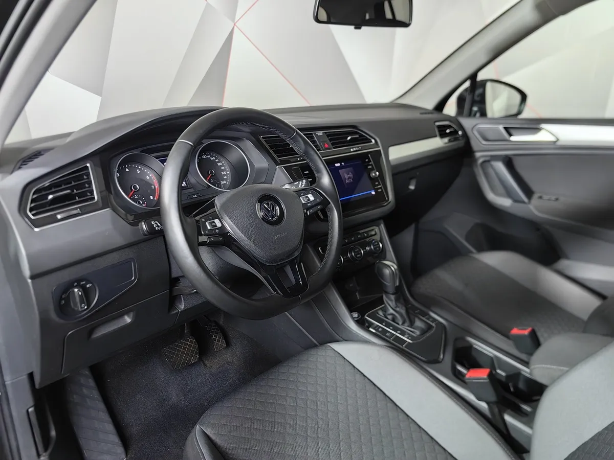 Volkswagen Tiguan 1.4 TSI BlueMotion DSG (150 л.с.) Comfortline Черный в АВИЛОН. Слайд №19