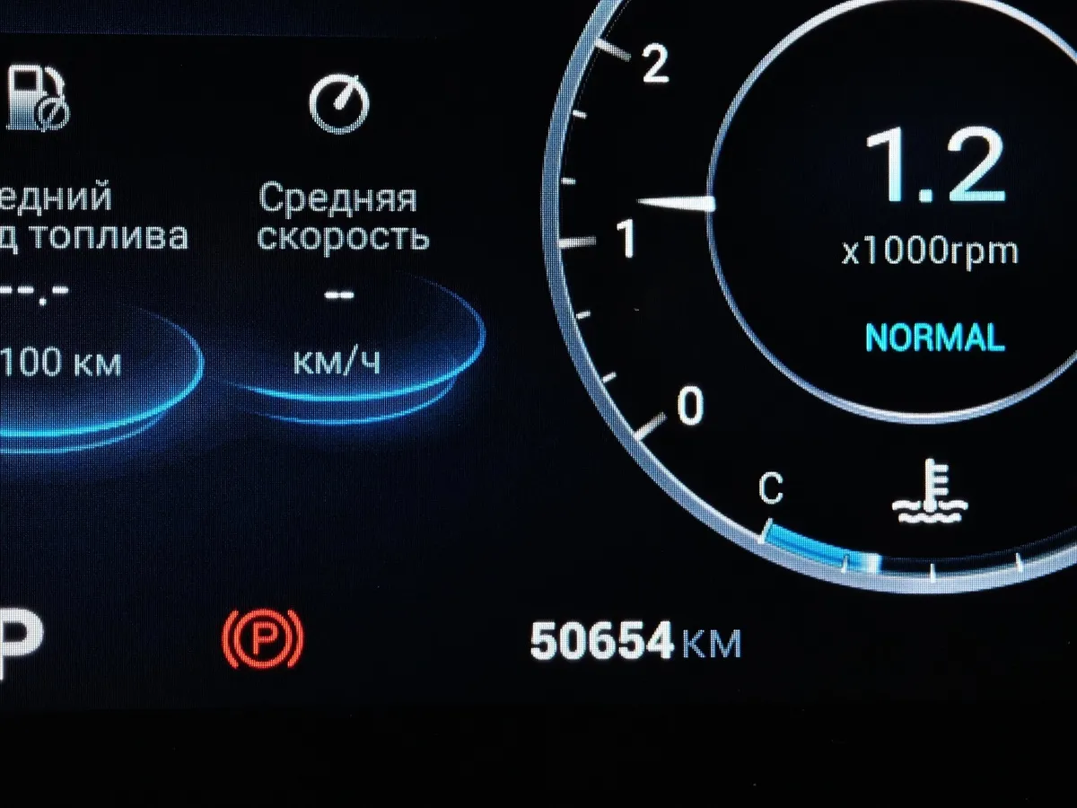 Omoda C5 1.6T DCT 4WD (150 л.с.) Supreme (двухцветный, красные элементы экстерьера) Белый в АВИЛОН. Слайд №18