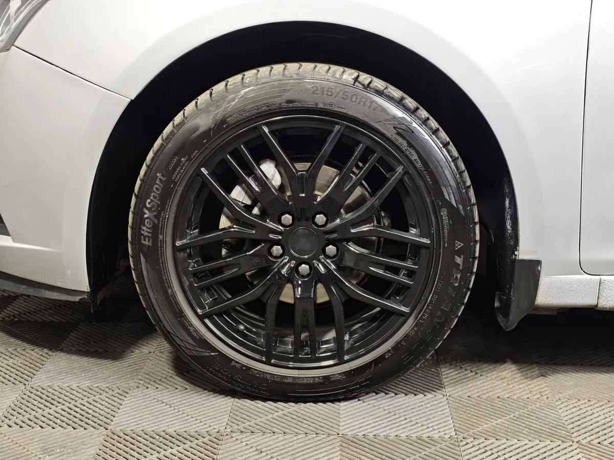 Chevrolet Cruze 1.6 MT (109 л.с.) Серебристый в АВИЛОН. Слайд №9