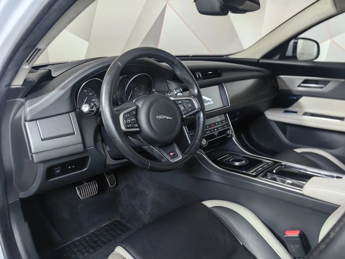 Jaguar XF 3.0 AT AWD (380 л.с.) S Белый в АВИЛОН. Слайд №19