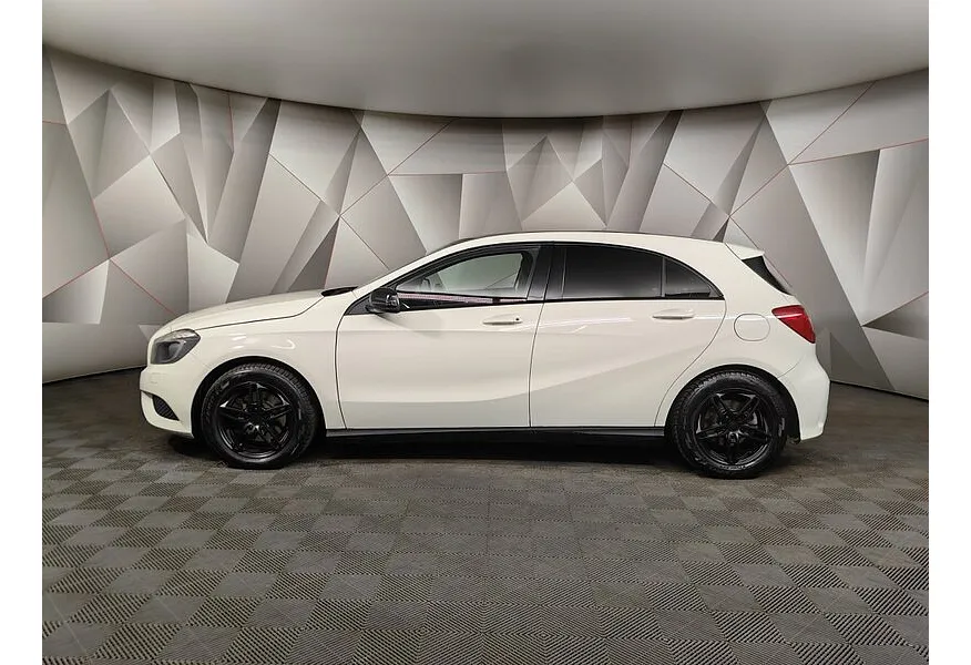 Mercedes-Benz A-Класс A 180 7G-DCT (122 л.с.) Особая серия Белый в АВИЛОН. Слайд №5