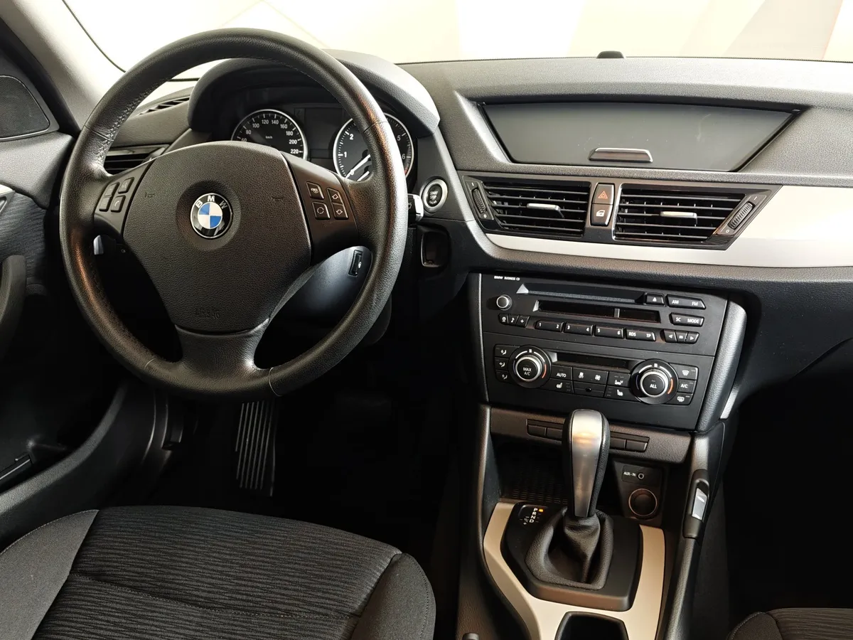 BMW X1 sDrive18i AT (150 л.с.) Белый в АВИЛОН. Слайд №15