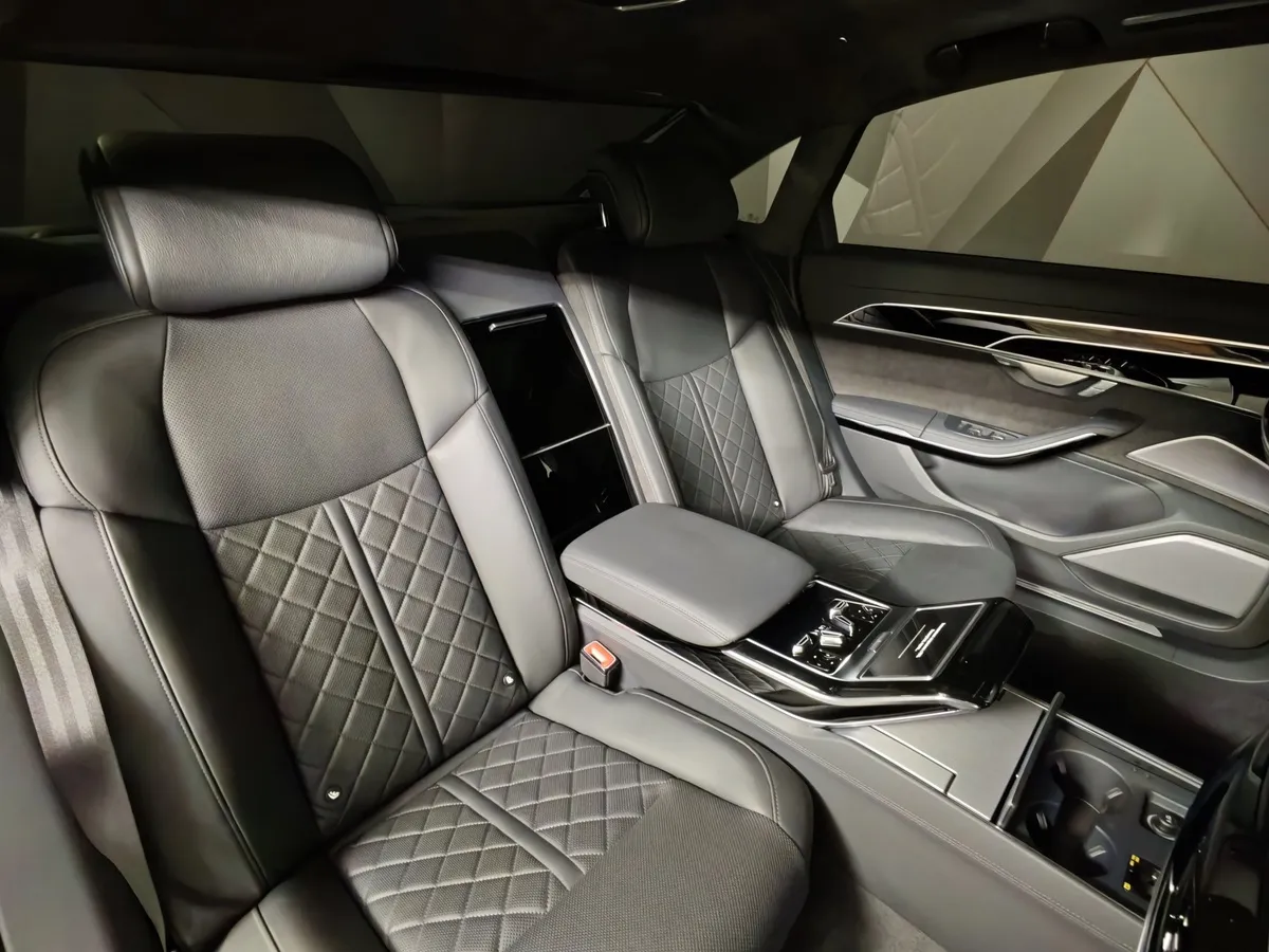 Audi A8 4.0 TFSI L tiptronic quattro (460 л.с.) Черный в АВИЛОН. Слайд №17