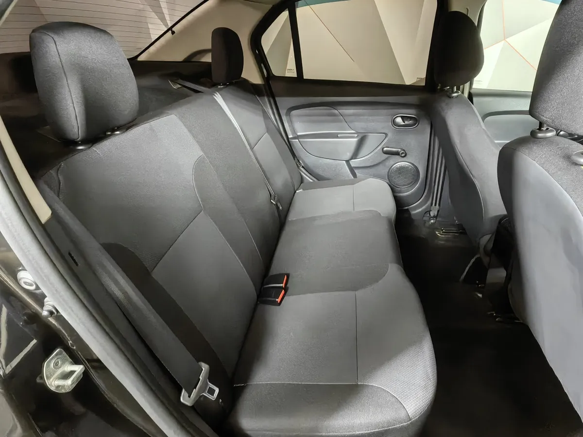 Renault Logan 1.6 MT (82 л.с.) Черный в АВИЛОН. Слайд №13