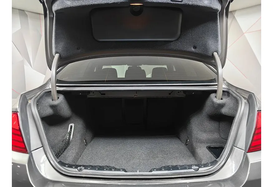 BMW 5 серия 525d xDrive AT (218 л.с.) Коричневый в АВИЛОН. Слайд №9