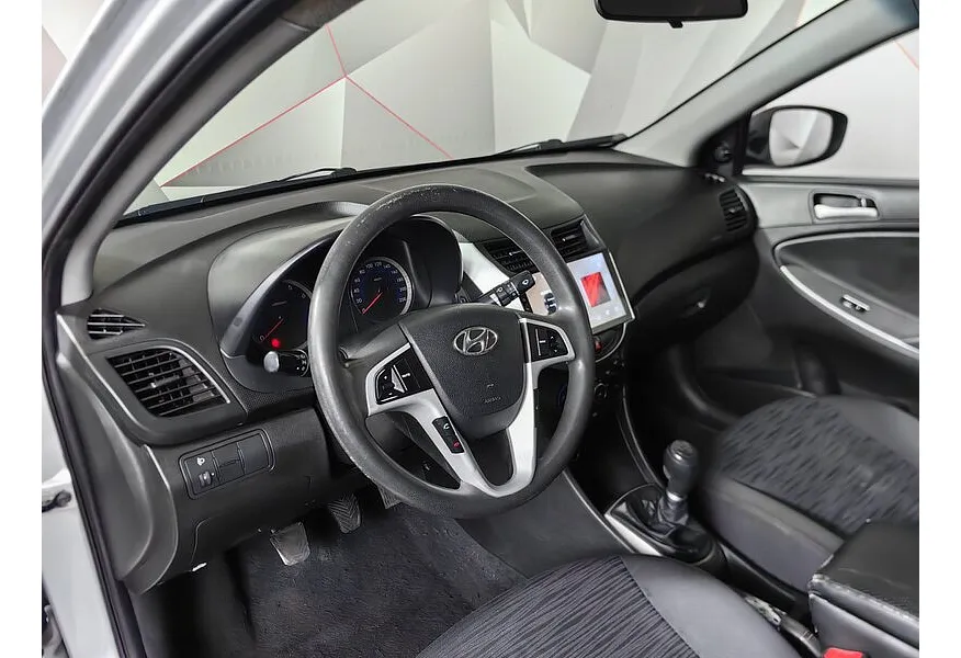 Hyundai Solaris 1.4 MT (107 л.с.) Active Серебристый в АВИЛОН. Слайд №18