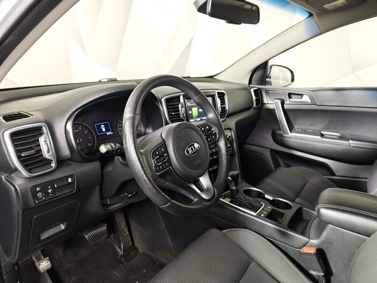 Kia Sportage 2.0 AT (150 л.с.) Серебристый в АВИЛОН. Слайд №19