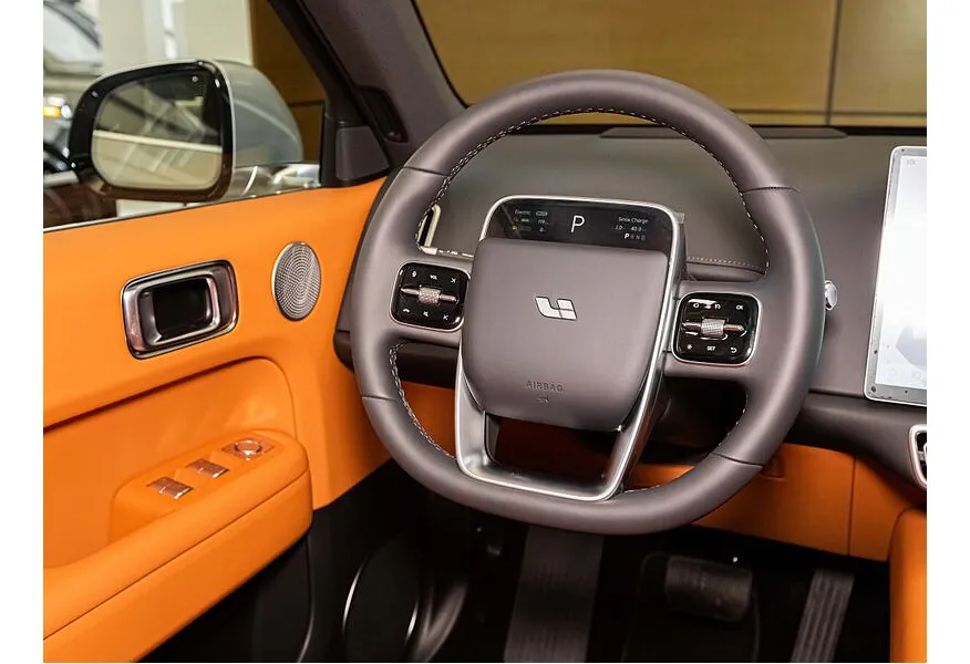 Li Auto L6 1.5 AT 4WD (150 л.с.) Max Серебристый в АВИЛОН. Слайд №8