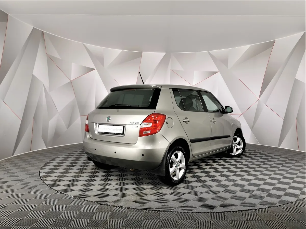 Skoda Fabia 1.6 AT (105 л.с.) Серый в АВИЛОН. Слайд №2