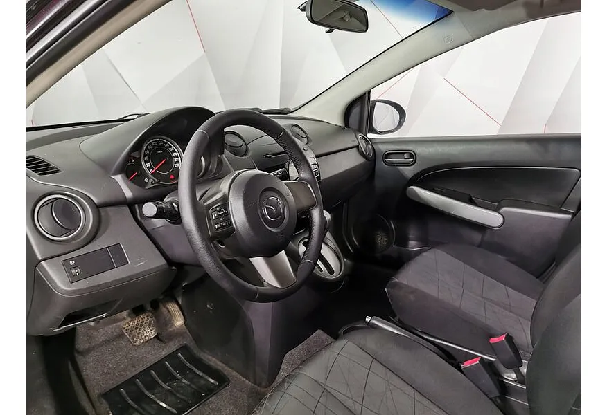 Mazda 2 1.5 AT (103 л.с.) Красный в АВИЛОН. Слайд №18