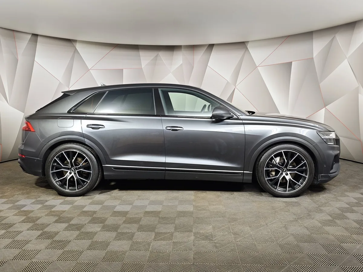 Audi Q8 55 TFSI Tiptronic quattro (340 л.с.) Серый в АВИЛОН. Слайд №6