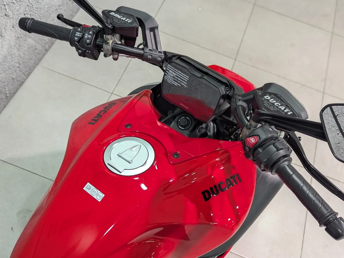 Ducati Diavel V4 1158 см³ (168 л.с.) (168) 1158 Красный в АВИЛОН. Слайд №5
