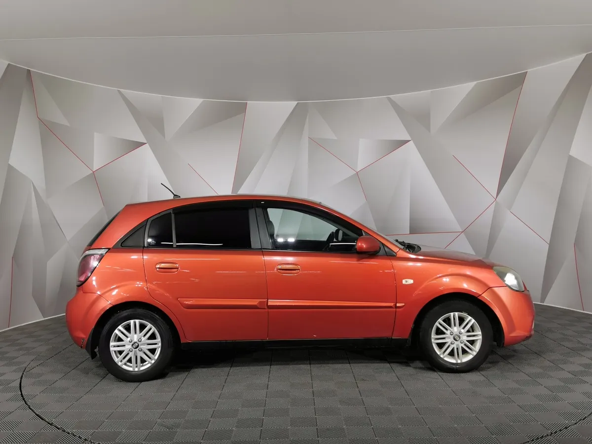 Kia Rio 1.4 MT (97 л.с.) Оранжевый в АВИЛОН. Слайд №6