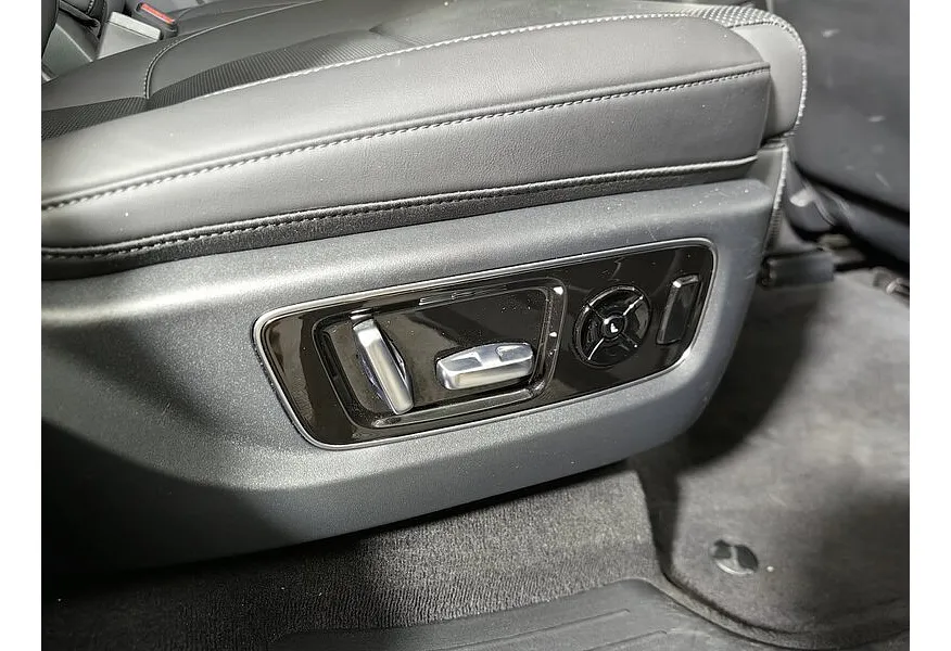 Li Auto L9 1.5 AT 4WD (449 л.с.) Ultra Серый в АВИЛОН. Слайд №24