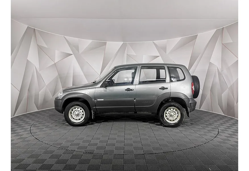 Chevrolet Niva 1.7 MT (80 л.с.) Серый в АВИЛОН. Слайд №5