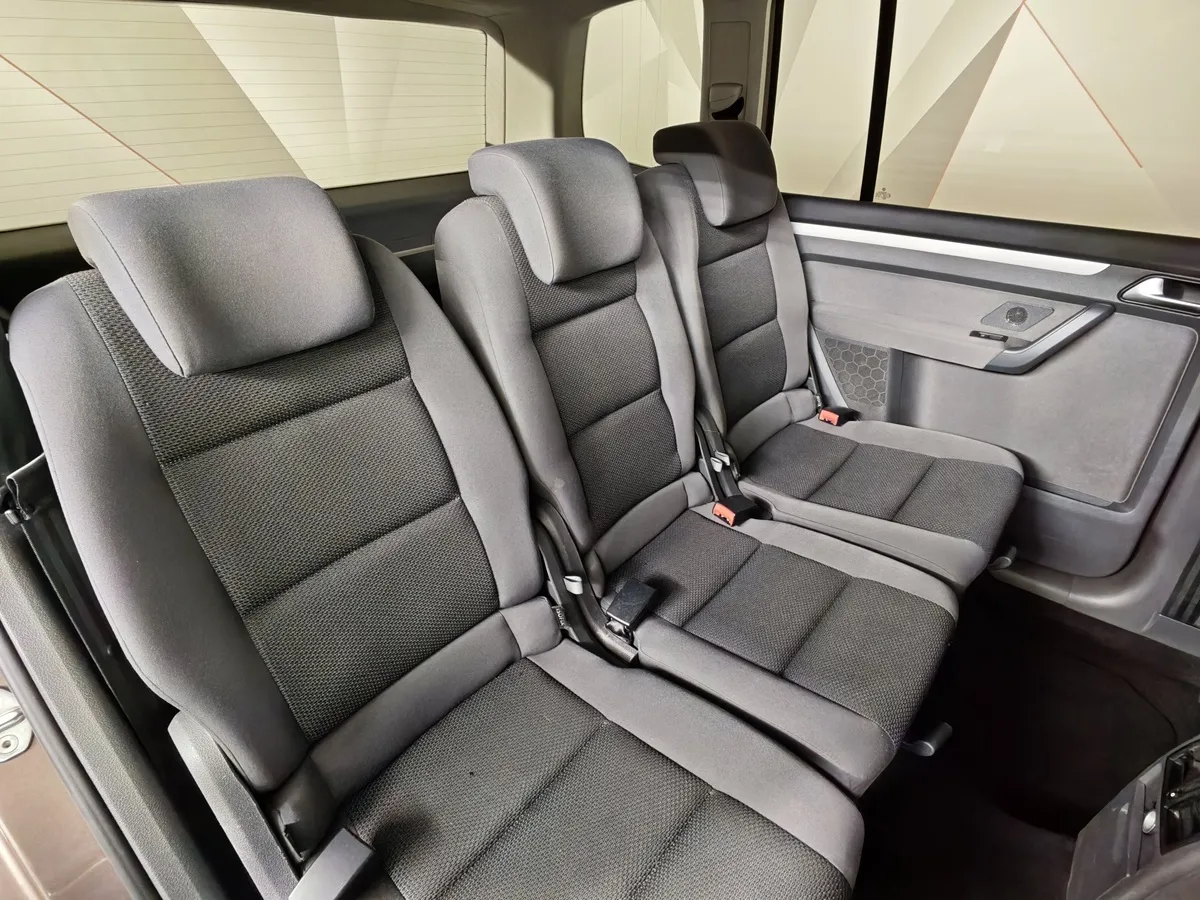 Volkswagen Touran 1.4 TSI MT (140 л.с.) Highline Коричневый в АВИЛОН. Слайд №16