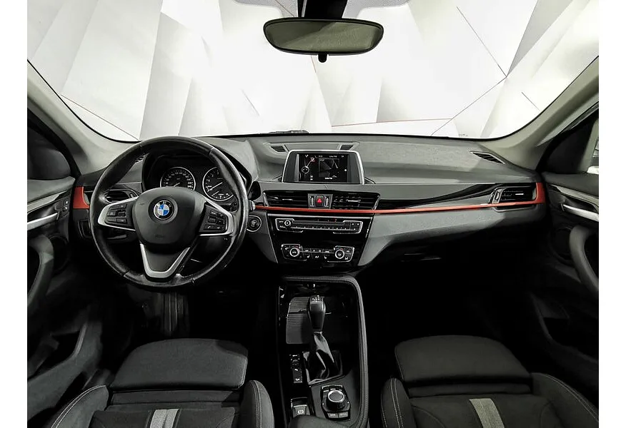 BMW X1 20i xDrive Steptronic AT (192 л.с.) Черный в АВИЛОН. Слайд №11