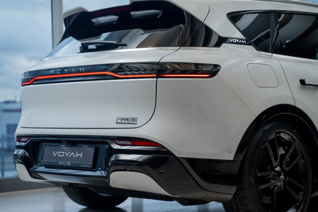 Voyah Free EVR 1.5 AT AWD (489 л.с.) Sport Edition Белый в АВИЛОН. Слайд №11