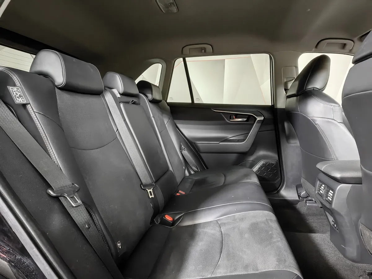 Toyota RAV4 2.0i CVT AWD (149 л.с.) Люкс Черный в АВИЛОН. Слайд №16