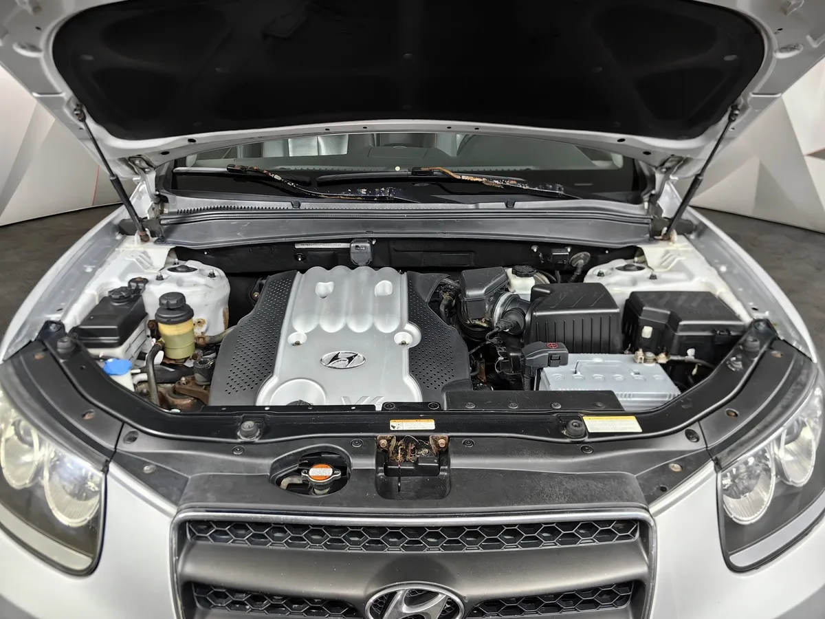 Hyundai Santa Fe 2.7 AT (188 л.с.) Серебристый в АВИЛОН. Слайд №11