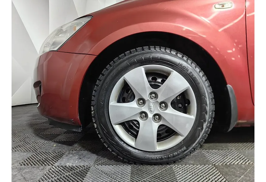 Kia Ceed 1.6 AT (122 л.с.) Красный в АВИЛОН. Слайд №9