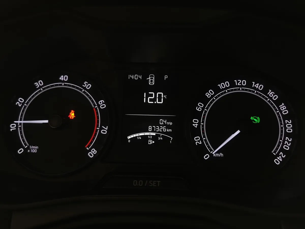 Skoda Rapid 1.6 AT (110 л.с.) Черный в АВИЛОН. Слайд №17