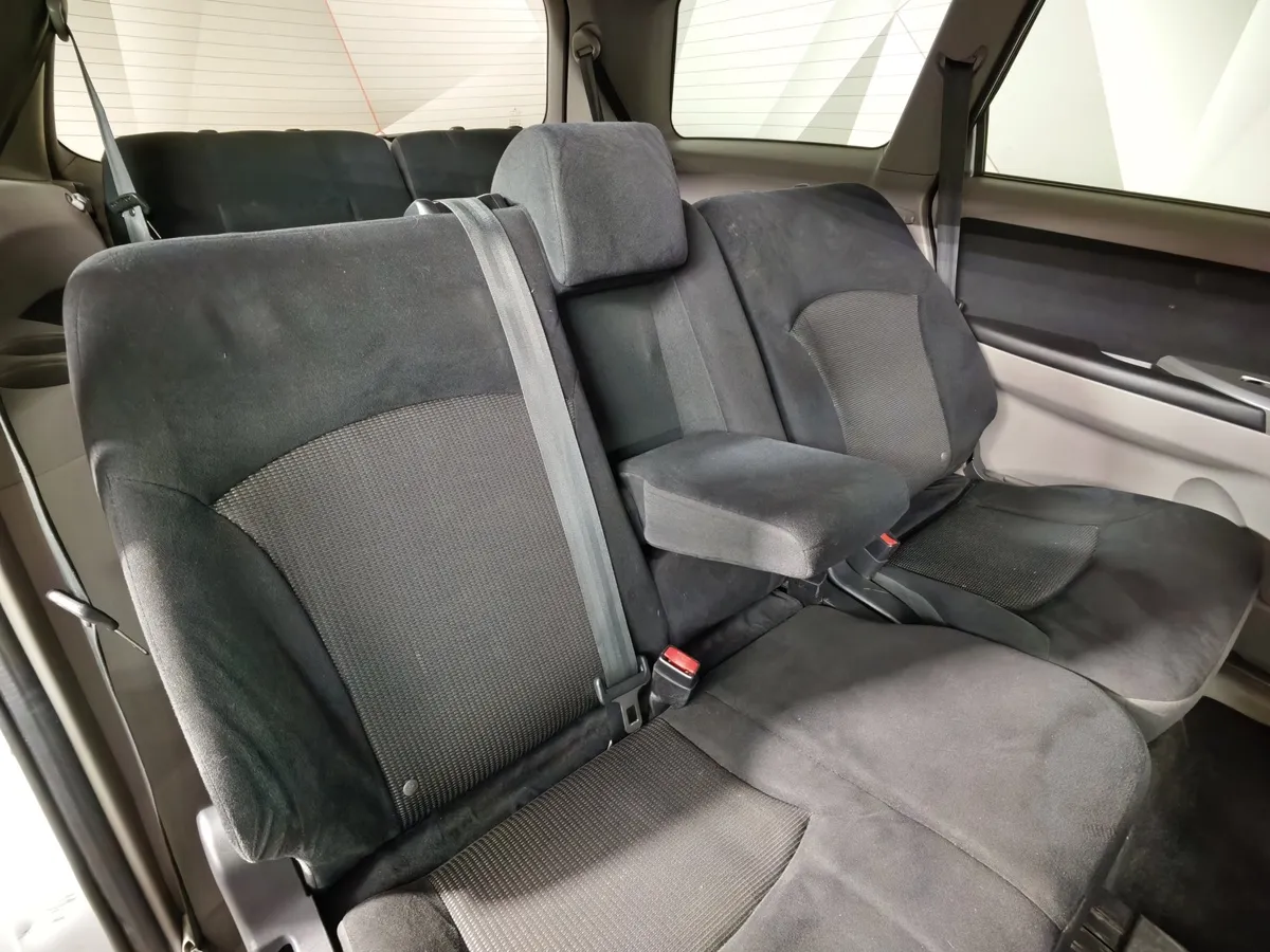 Mitsubishi Grandis 2.4 AT 4WD (165 л.с.) Серый в АВИЛОН. Слайд №12
