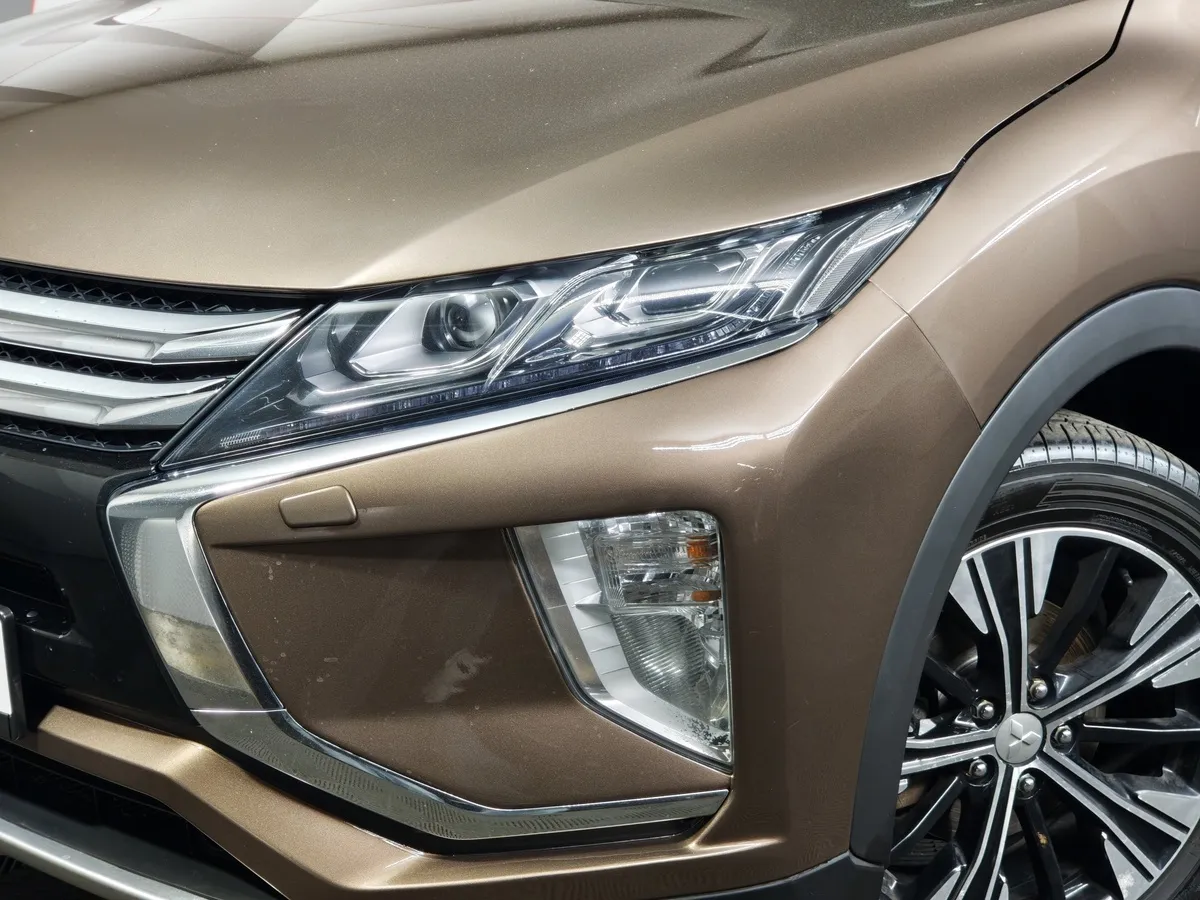 Mitsubishi Eclipse Cross 2.0 CVT (150 л.с.) Instyle Коричневый в АВИЛОН. Слайд №10