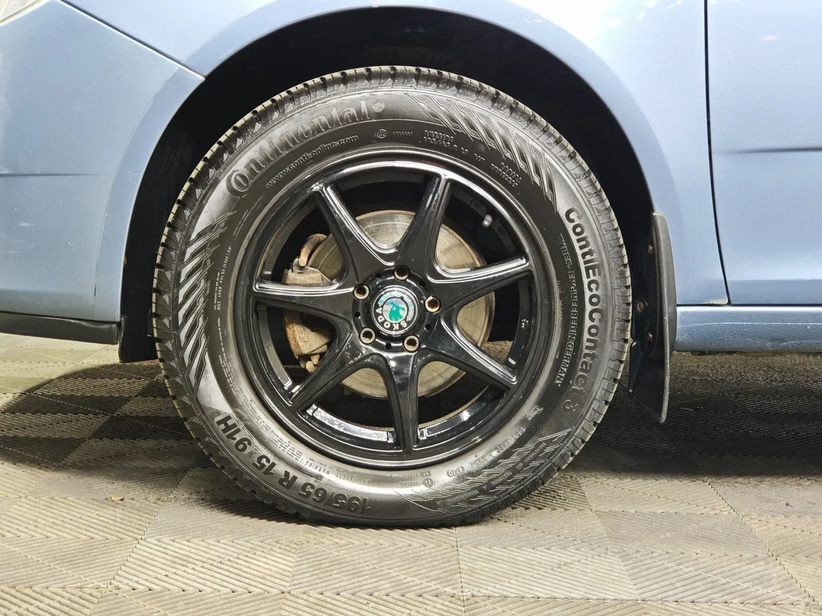 Skoda Fabia 1.2 MT (70 л.с.) Голубой в АВИЛОН. Слайд №7