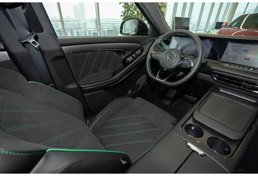 Voyah Free EVR 1.5 AT AWD (510 л.с.) Sport + Черный в АВИЛОН. Слайд №13