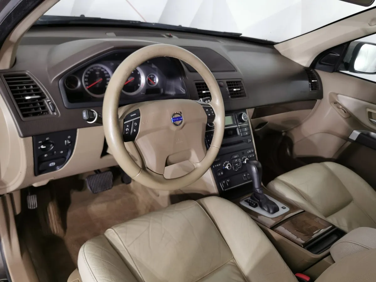 Volvo XC90 2.5 T5 Geartronic AWD (5 мест) (210 л.с.) Коричневый в АВИЛОН. Слайд №18