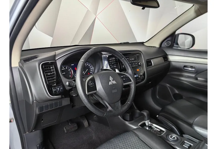 Mitsubishi Outlander 2.4 CVT 4WD (167 л.с.) Серебристый в АВИЛОН. Слайд №19