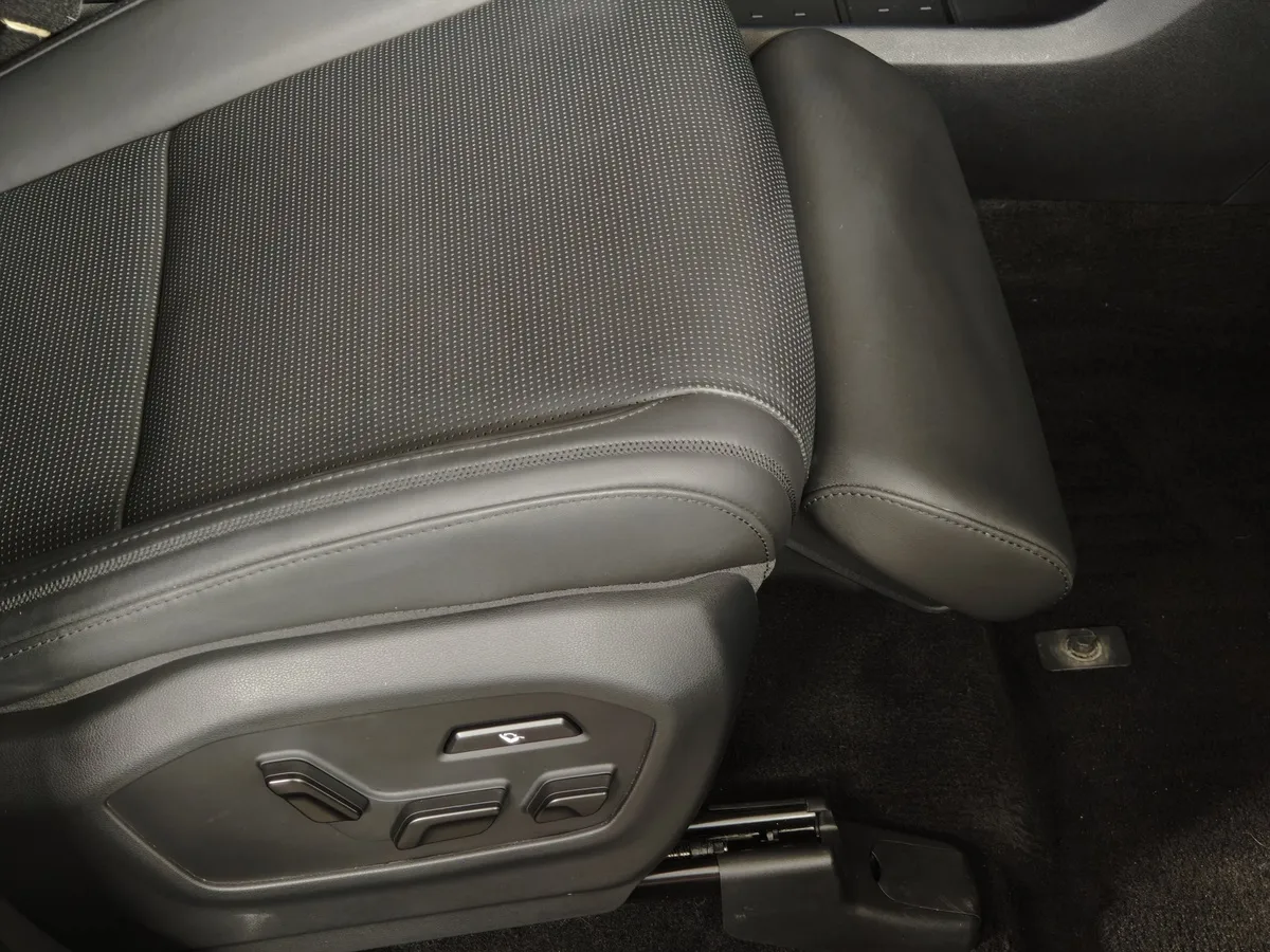 Hyundai Santa Fe 2.5 T-GDI 8DCT 4WD 6 seats (281 л.с.) Calligraphy Черный в АВИЛОН. Слайд №28