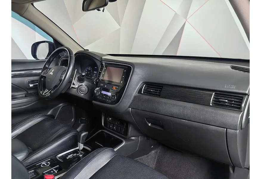 Mitsubishi Outlander 2.4 CVT 4WD (167 л.с.) Белый в АВИЛОН. Слайд №13